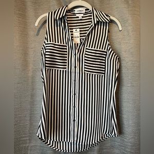 Sleeveless collared blouse